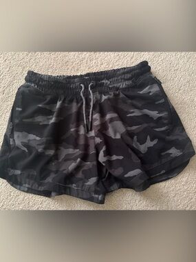 Athleta Girls Black & Gray Camo Athletic Shorts